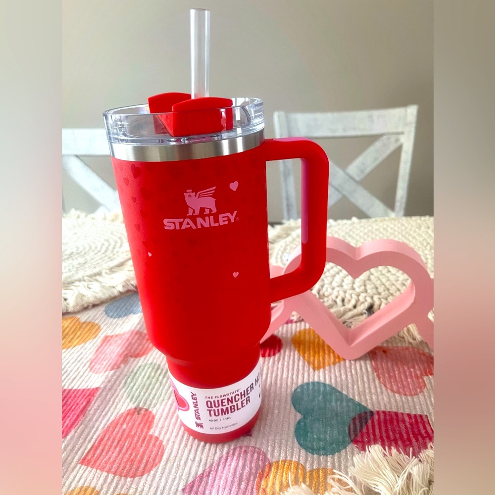 40 OZ STANLEY QUENCHER TUMBLER RED/PINK VALENTINES EDITION!❤️